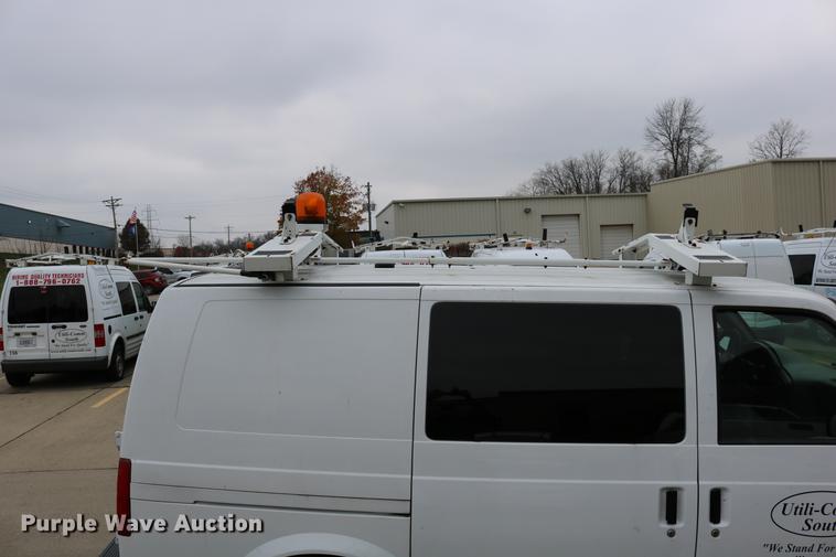 image for item DC3672 2005 GMC Safari van