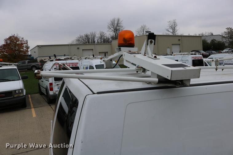 image for item DC3672 2005 GMC Safari van