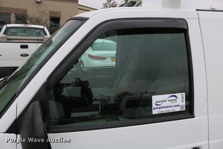 image for item DC3672 2005 GMC Safari van