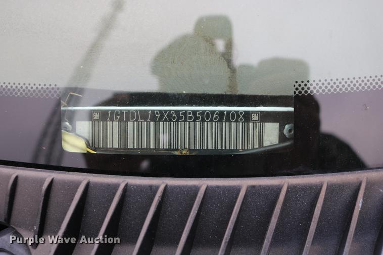 image for item DC3672 2005 GMC Safari van