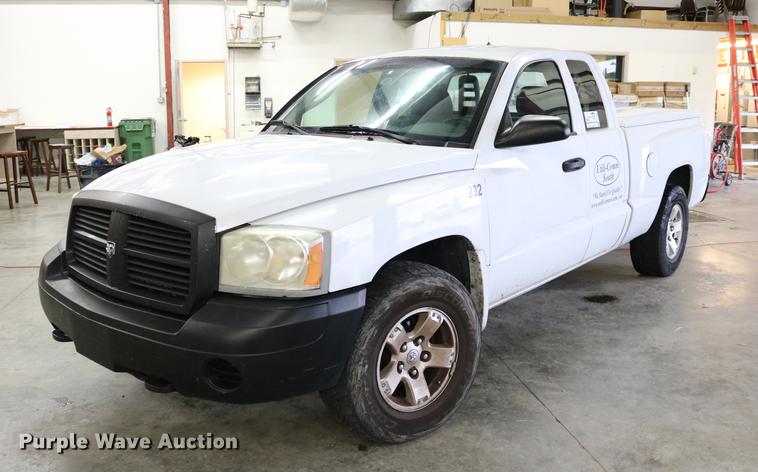 image for item DC3687 2007 Dodge Dakota Quad Cab pickup truck