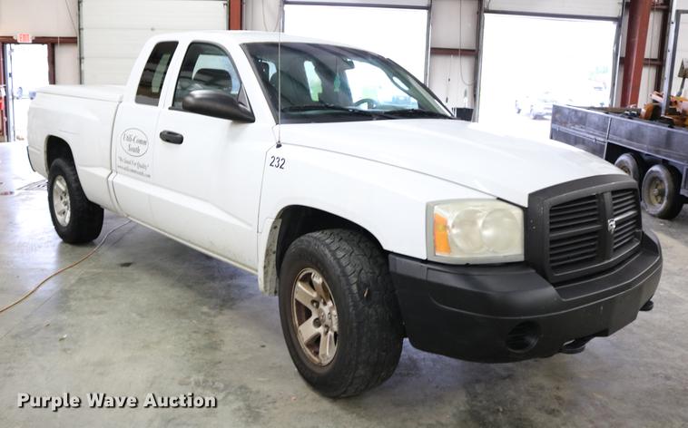 image for item DC3687 2007 Dodge Dakota Quad Cab pickup truck