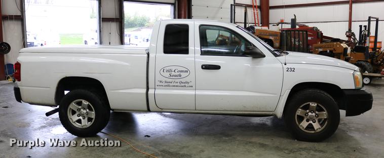 image for item DC3687 2007 Dodge Dakota Quad Cab pickup truck