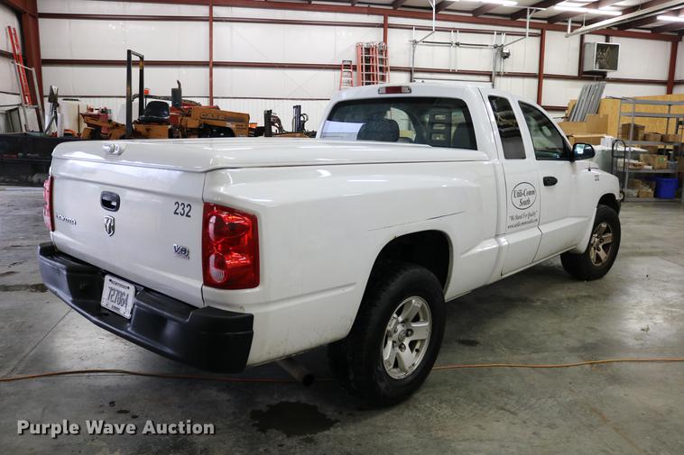 image for item DC3687 2007 Dodge Dakota Quad Cab pickup truck