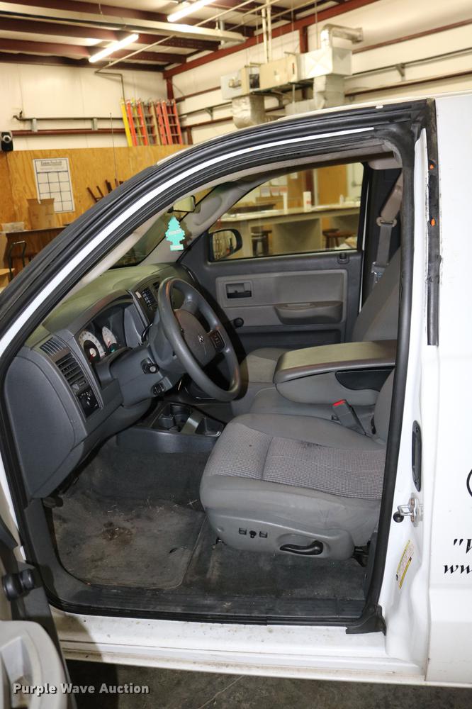 image for item DC3687 2007 Dodge Dakota Quad Cab pickup truck