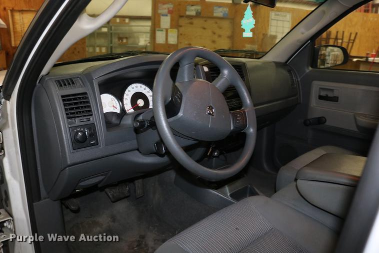 image for item DC3687 2007 Dodge Dakota Quad Cab pickup truck