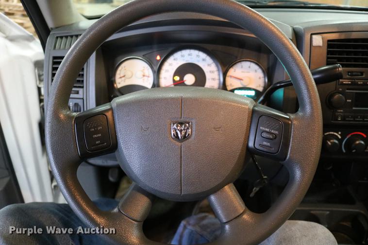 image for item DC3687 2007 Dodge Dakota Quad Cab pickup truck