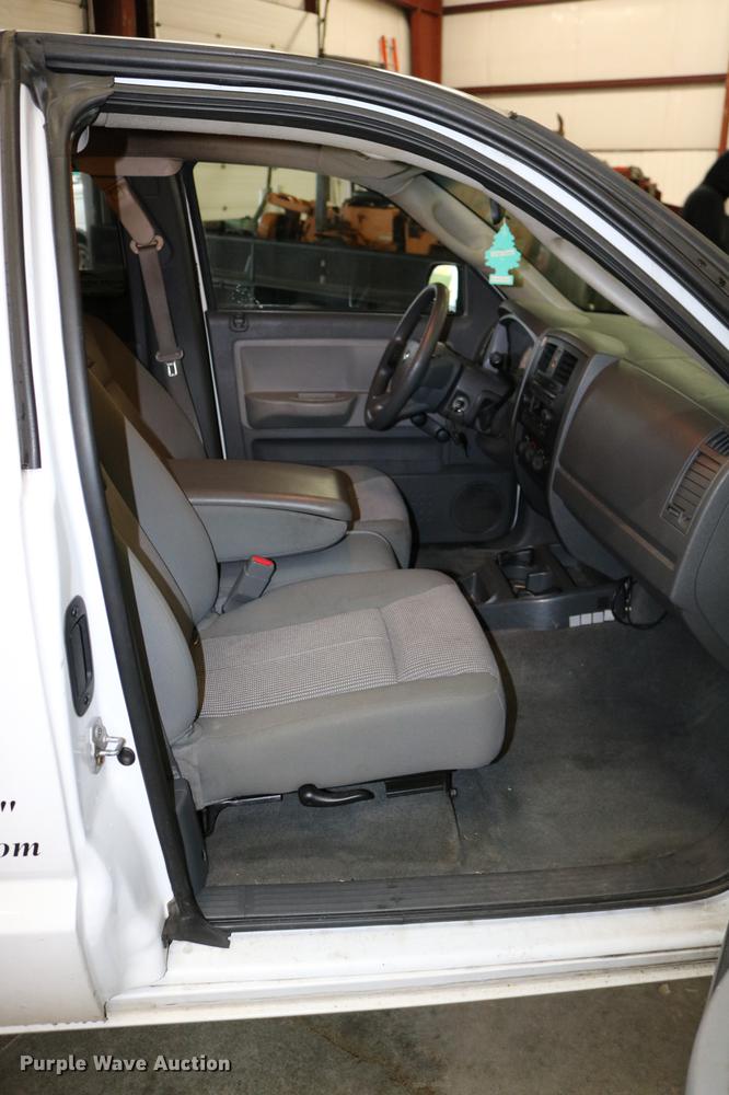 image for item DC3687 2007 Dodge Dakota Quad Cab pickup truck