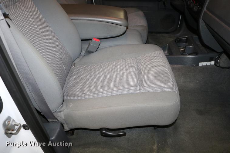 image for item DC3687 2007 Dodge Dakota Quad Cab pickup truck