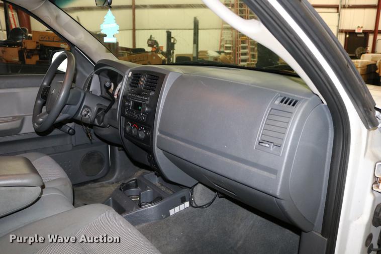 image for item DC3687 2007 Dodge Dakota Quad Cab pickup truck