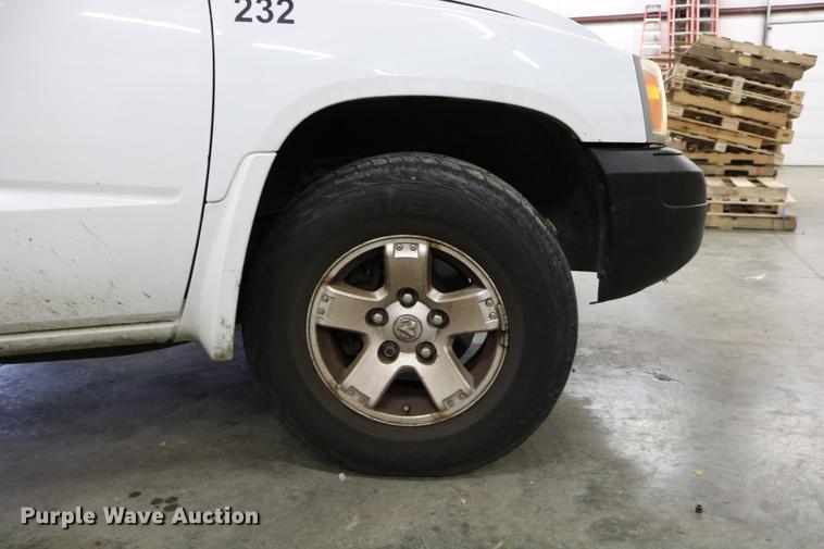 image for item DC3687 2007 Dodge Dakota Quad Cab pickup truck