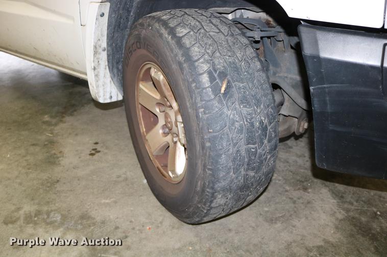 image for item DC3687 2007 Dodge Dakota Quad Cab pickup truck