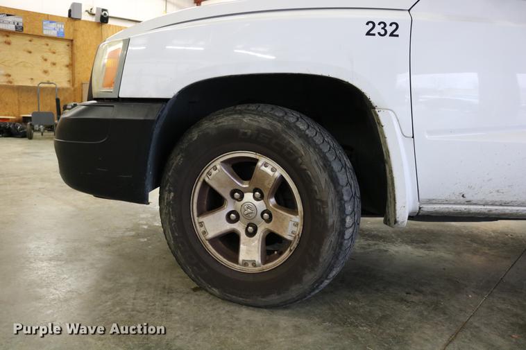 image for item DC3687 2007 Dodge Dakota Quad Cab pickup truck