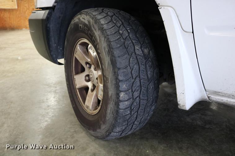 image for item DC3687 2007 Dodge Dakota Quad Cab pickup truck