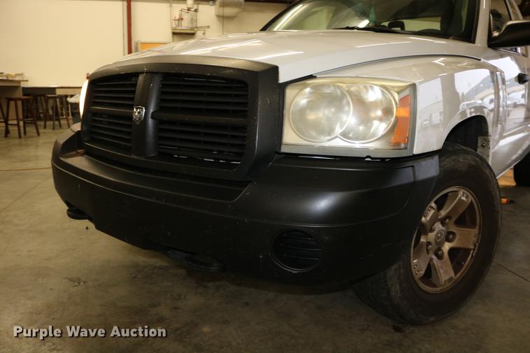 image for item DC3687 2007 Dodge Dakota Quad Cab pickup truck