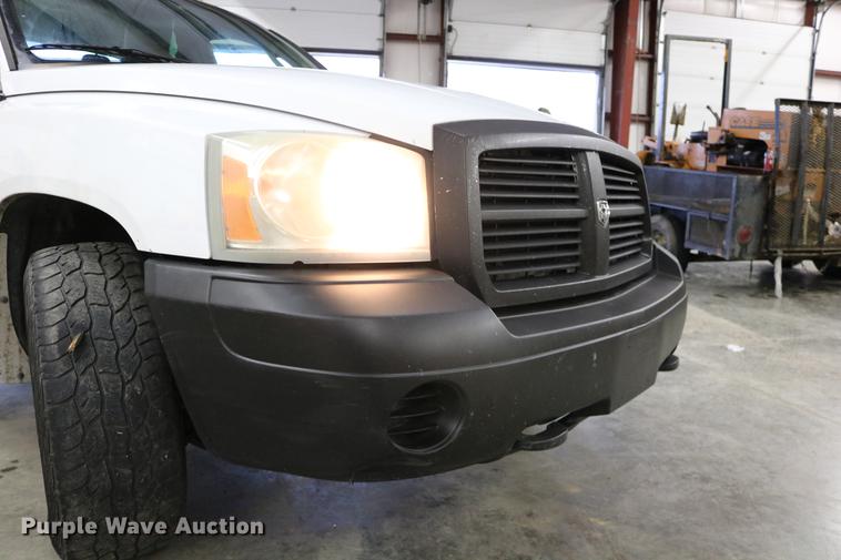 image for item DC3687 2007 Dodge Dakota Quad Cab pickup truck