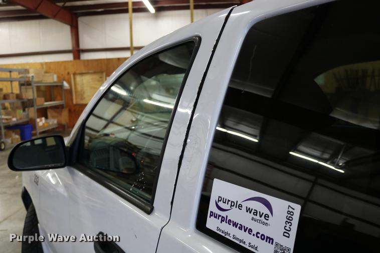 image for item DC3687 2007 Dodge Dakota Quad Cab pickup truck