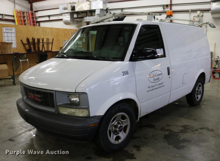image for item DC3690 2005 GMC Safari van