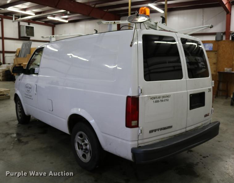 image for item DC3690 2005 GMC Safari van
