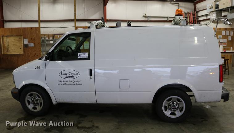 image for item DC3690 2005 GMC Safari van