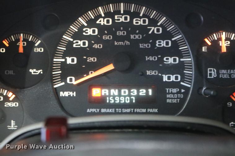 image for item DC3690 2005 GMC Safari van