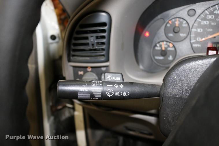 image for item DC3690 2005 GMC Safari van