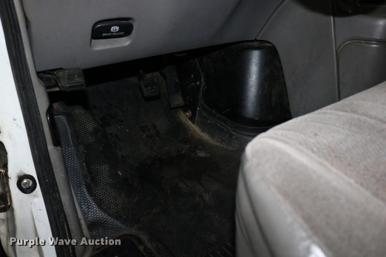 image for item DC3690 2005 GMC Safari van