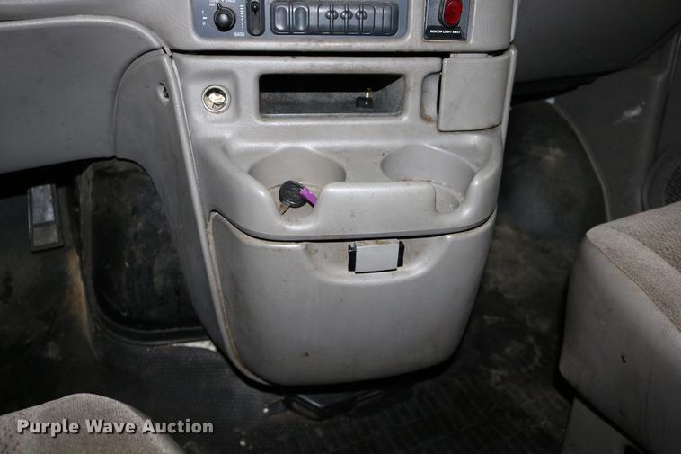 image for item DC3690 2005 GMC Safari van