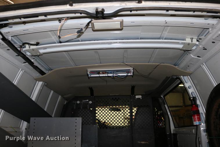 image for item DC3690 2005 GMC Safari van