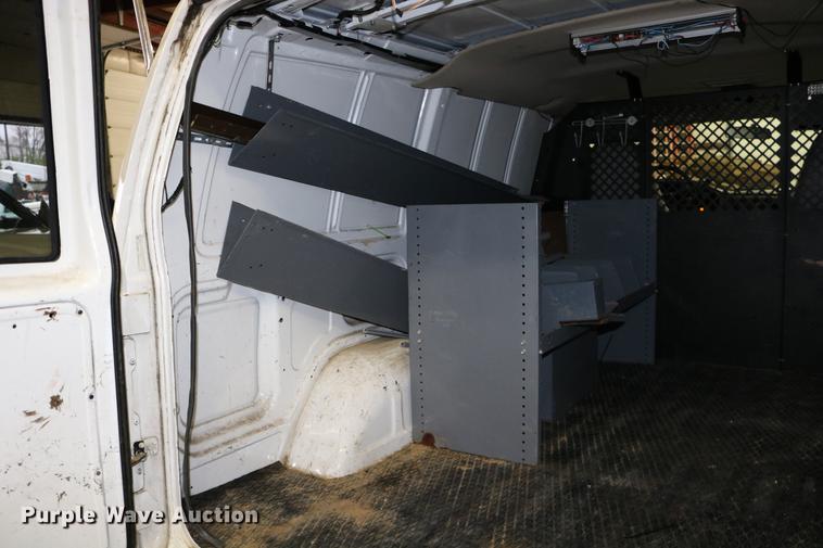 image for item DC3690 2005 GMC Safari van