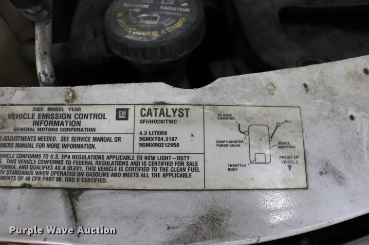 image for item DC3690 2005 GMC Safari van