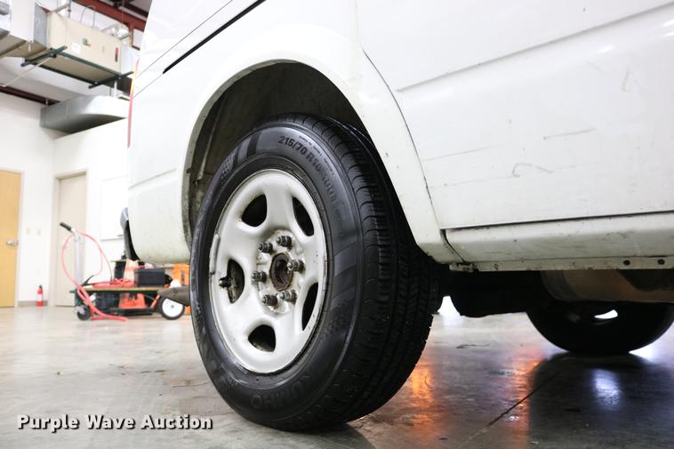 image for item DC3690 2005 GMC Safari van