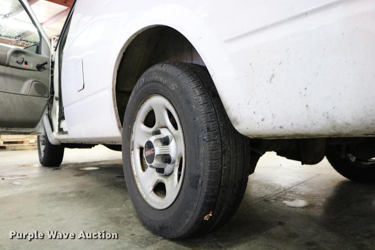 image for item DC3690 2005 GMC Safari van