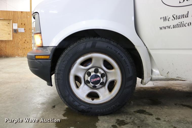 image for item DC3690 2005 GMC Safari van