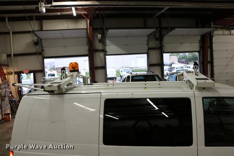 image for item DC3690 2005 GMC Safari van