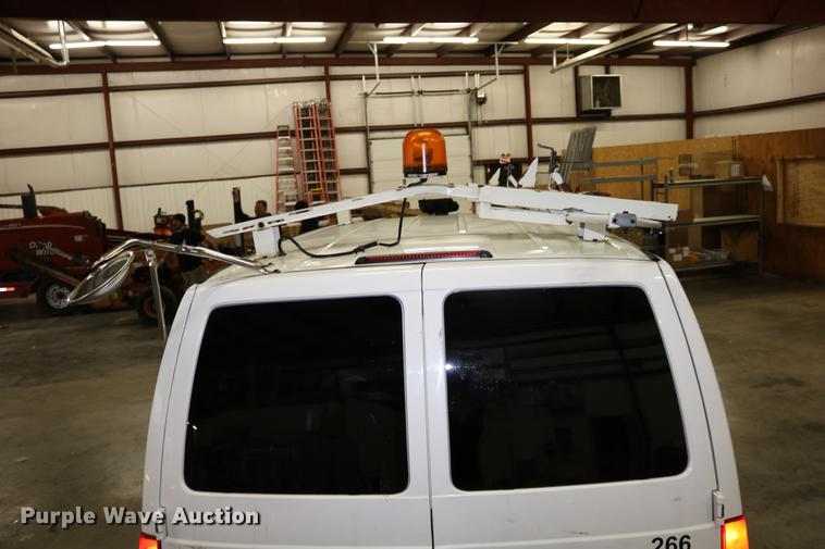 image for item DC3690 2005 GMC Safari van