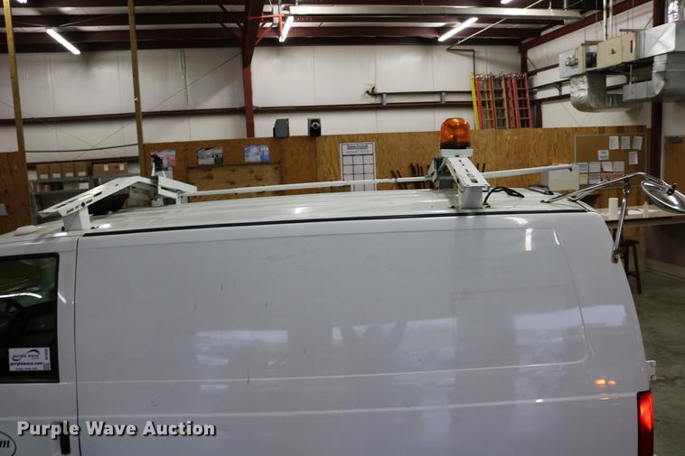 image for item DC3690 2005 GMC Safari van