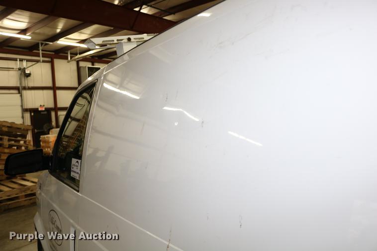 image for item DC3690 2005 GMC Safari van