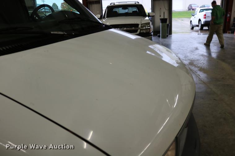 image for item DC3690 2005 GMC Safari van