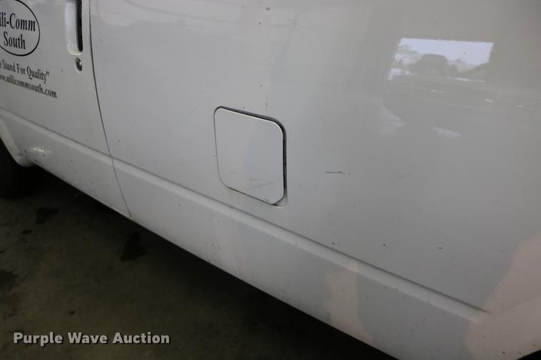 image for item DC3690 2005 GMC Safari van