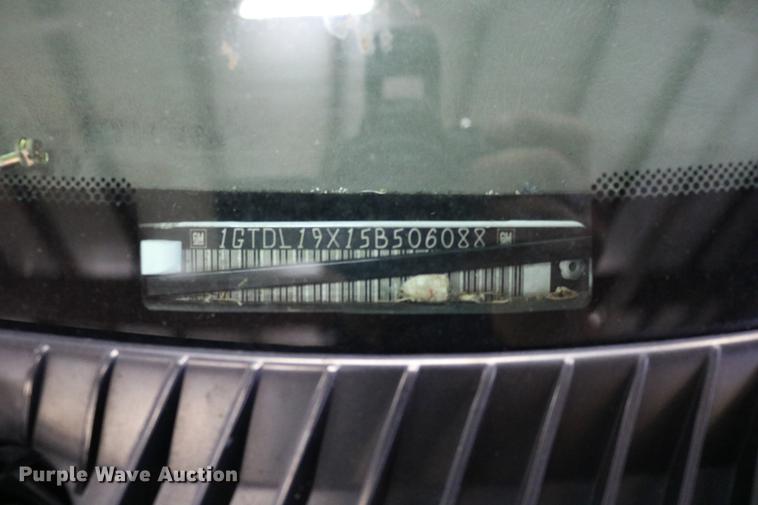 image for item DC3690 2005 GMC Safari van