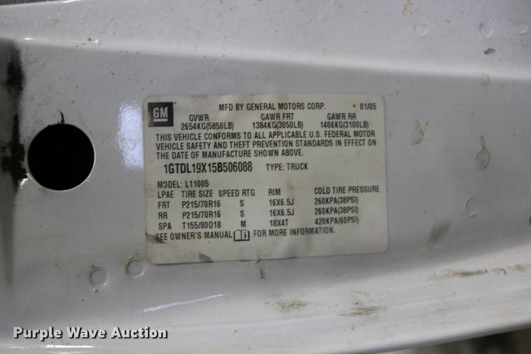 image for item DC3690 2005 GMC Safari van