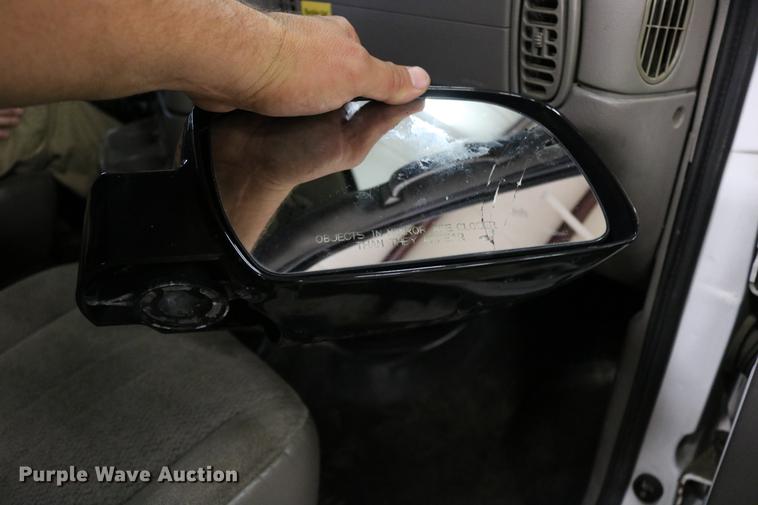 image for item DC3690 2005 GMC Safari van