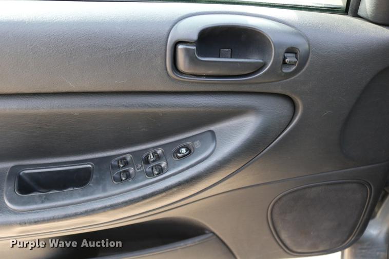 image for item DC3702 2006 Dodge Stratus