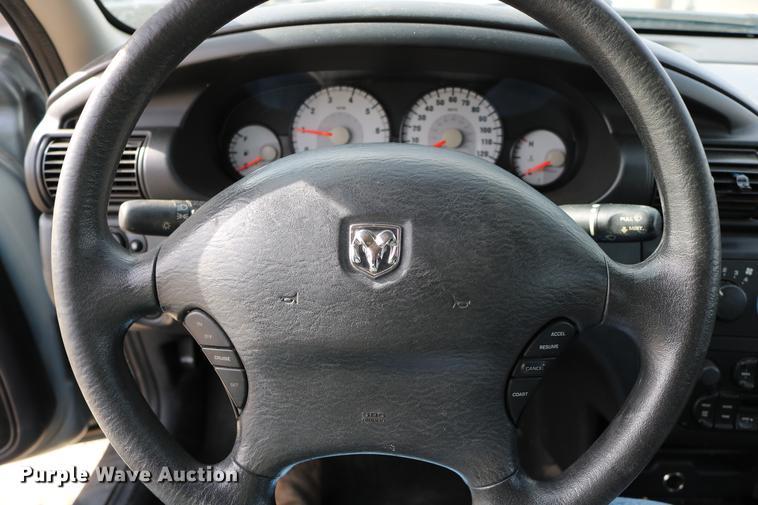 image for item DC3702 2006 Dodge Stratus