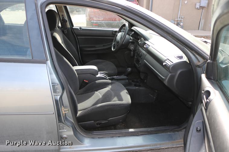 image for item DC3702 2006 Dodge Stratus