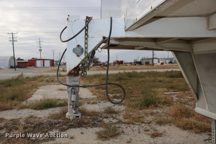 image for item DC3715 2004 enclosed cargo trailer