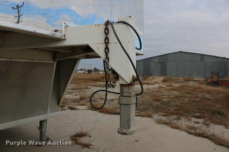 image for item DC3715 2004 enclosed cargo trailer