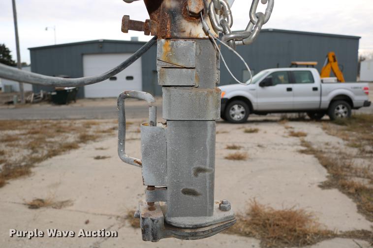 image for item DC3715 2004 enclosed cargo trailer