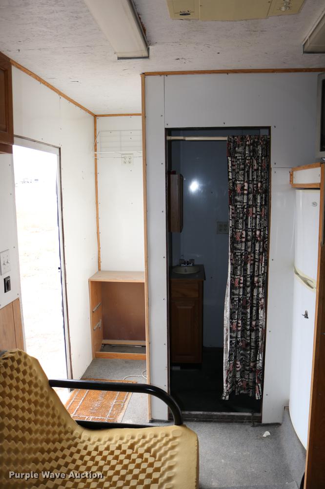 image for item DC3715 2004 enclosed cargo trailer